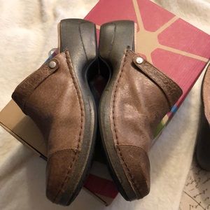 Rocky 4EUR Sole Leather Convertible Clogs Mules